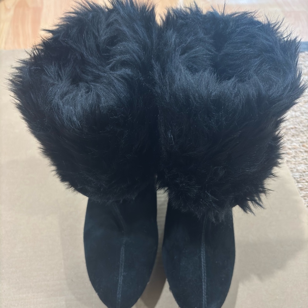 Micheal Kors Black Suede Faux Fur Boots size7